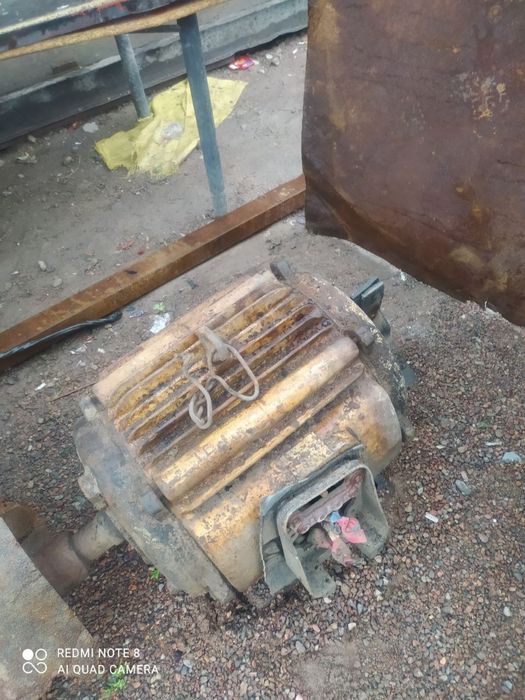 Электро двигатели,  и редуктора продам