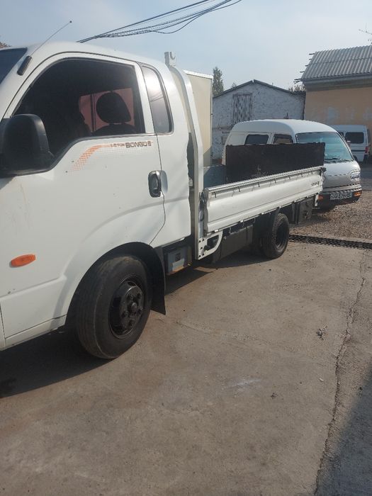 Кия бонго 1.2 сотилади