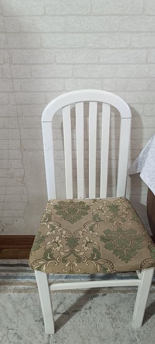 Стулья белые, 5 штук