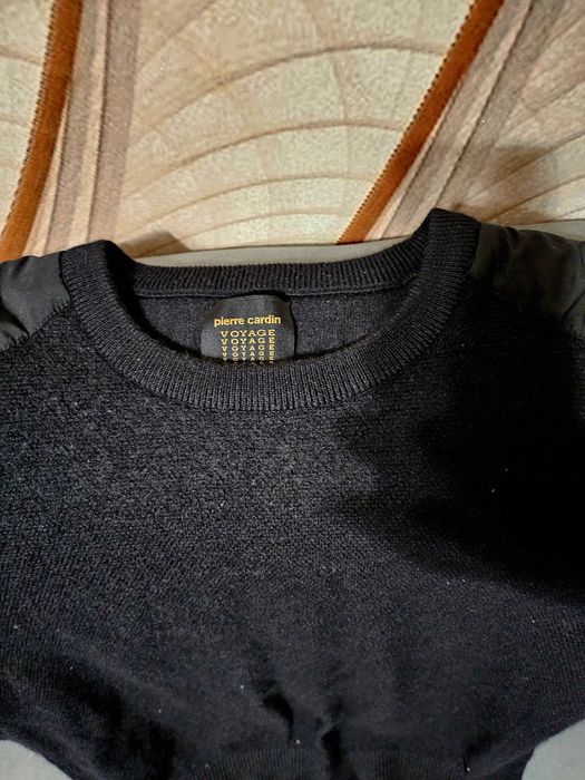 Продавам пуловер Pierre Cardin