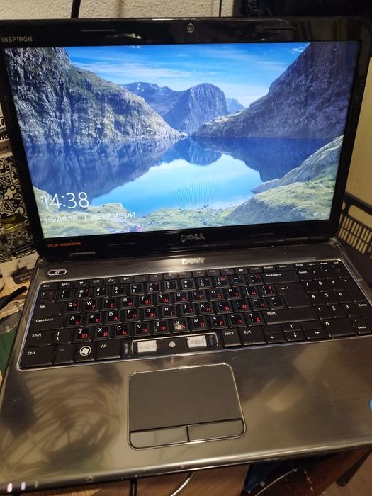 Лаптоп Dell Черен