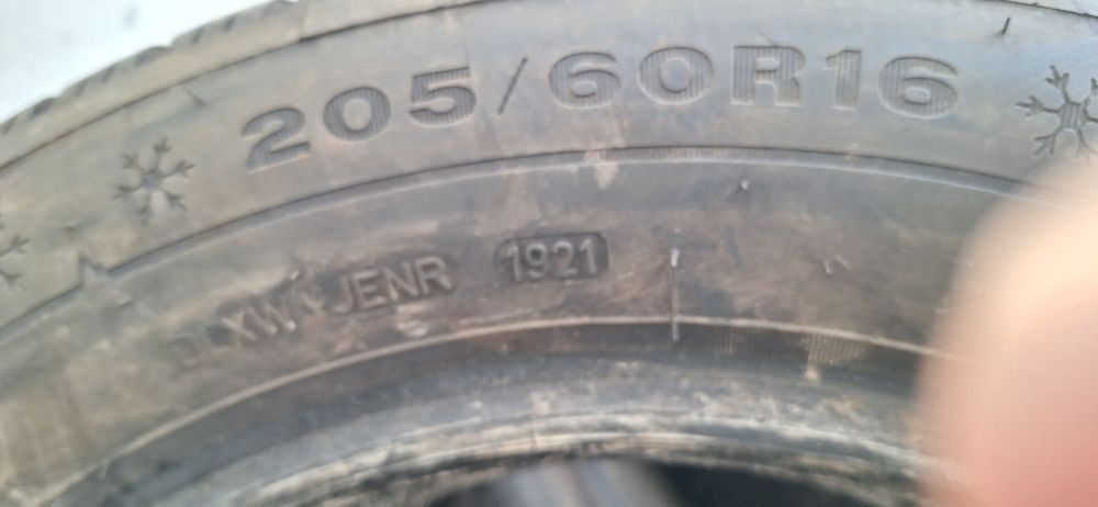 8.3mm! 205 60 16 Dunlop winter sport 5