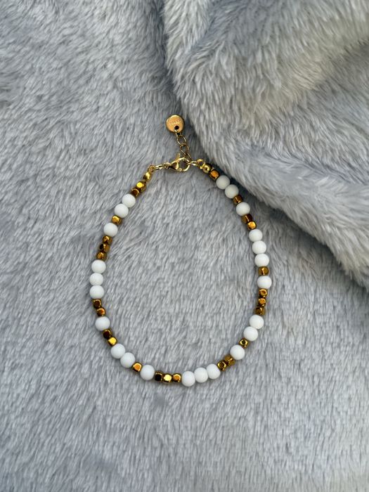 Ръчно изработени гривни от естествени перли, камъни, кристали, стомана