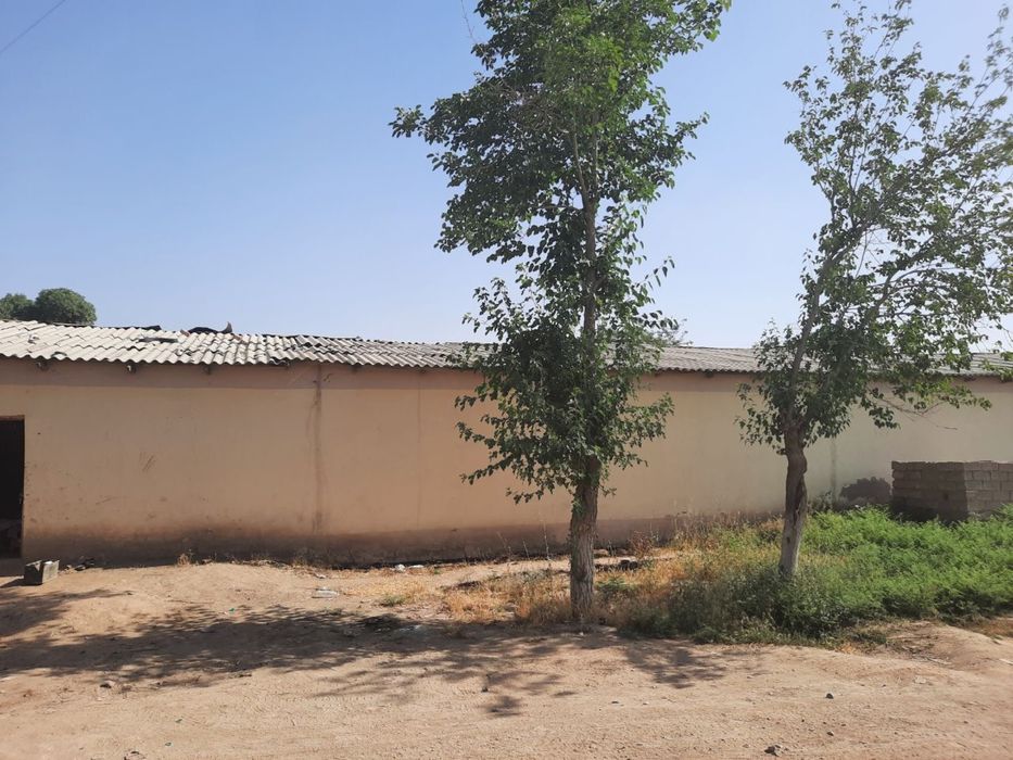 Продается нежилое Baza sotiladi 28 sotok yolni ustida joylashgan