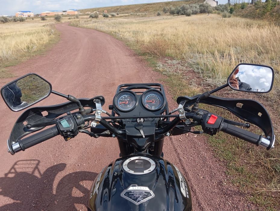 Мотоцикл GSX200.