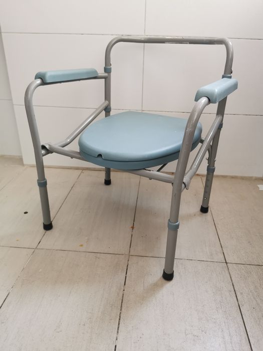 Санитарное кресло. Туалет Складное.