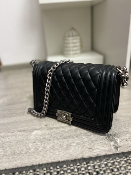 Chanel boy bag.               .