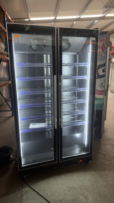 Двойна Хладилна витрина  KUHLSTEIN 801 B | 800 Л | 2 СТЪКЛЕНИ ВРАТИ | NO FROST | R290,Колелца ,Самозатваряне ,LED ,Закалени стъкла , 12 рафта