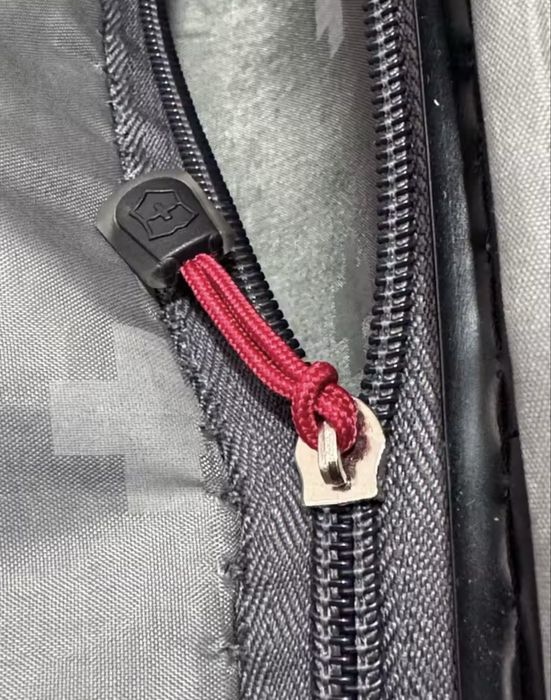 Agatatoare Fermoar Swiss + Elvetia Pentru haine , rucsace etc