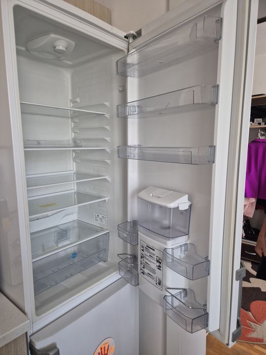 Frigider beko cu ladă cu ceas și înregistrare