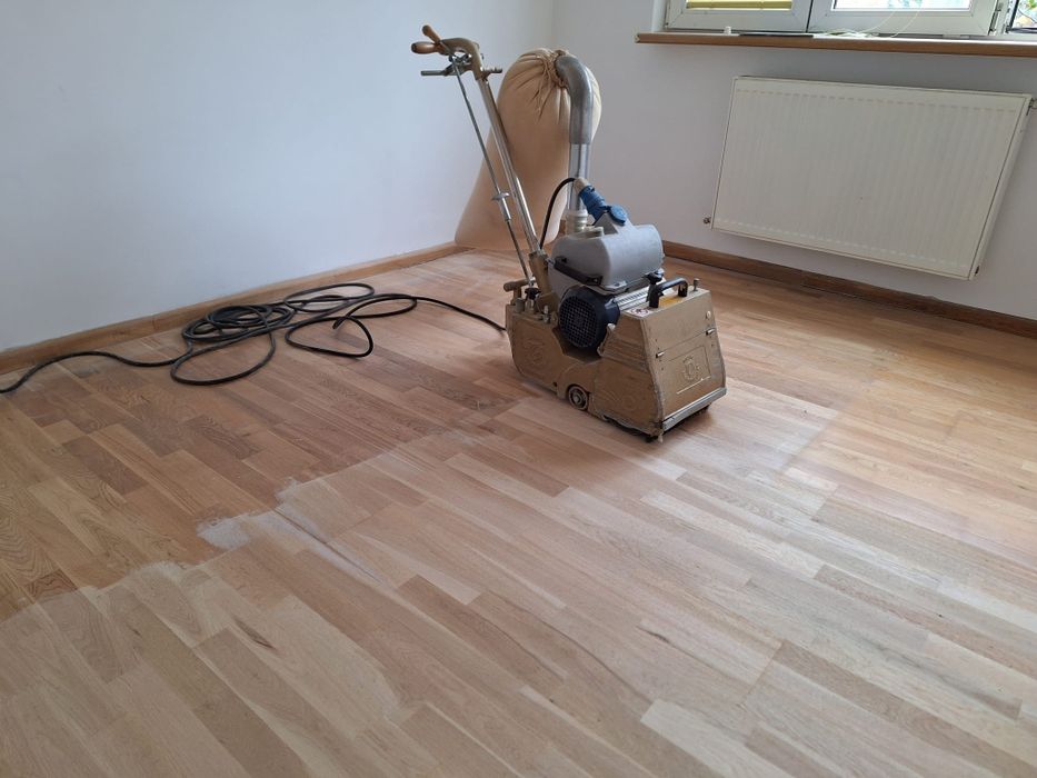 Rașchetare recondiționare slefuire montaj parchet  montaj parchetar