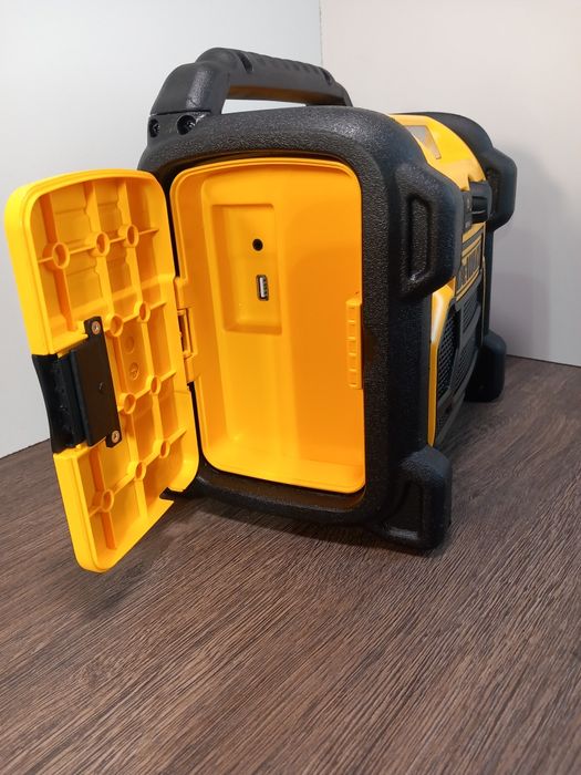 Vând boxă portabilă de șantier Dewalt