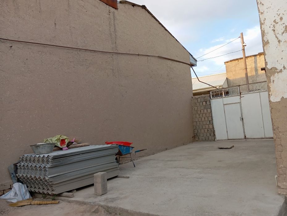 Uy sotiladi uzbankentiba 9sotok