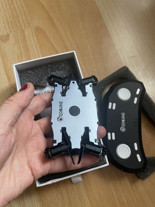 Drona mini Eachine E57 cu telecomanda si camera Hd