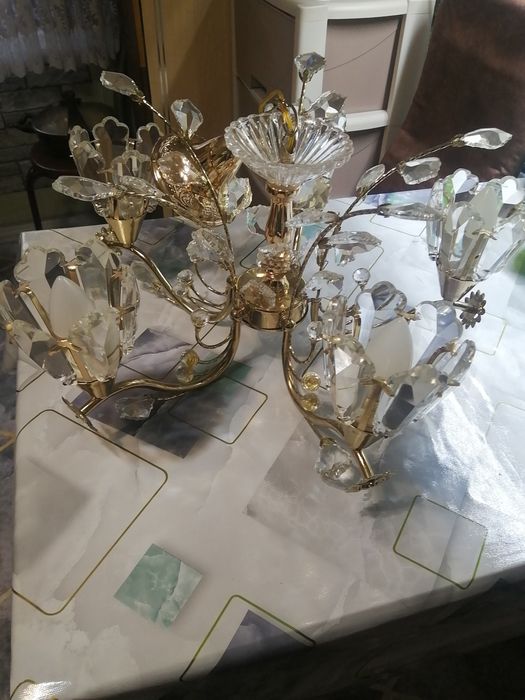 Срочно продам люстру