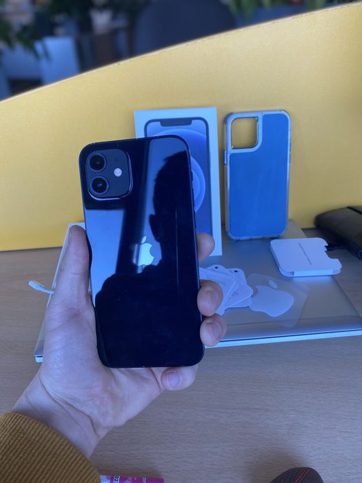 IPhone 12 64 GB black с КАЛЪФ подарък!!!