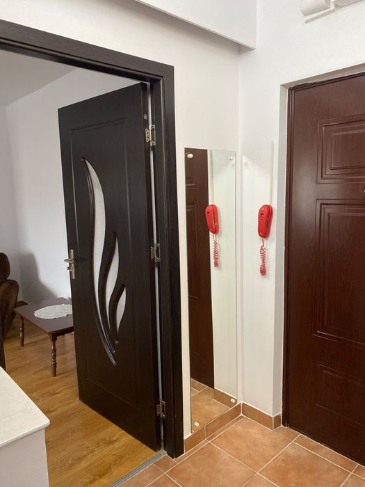 Închiriez apartament