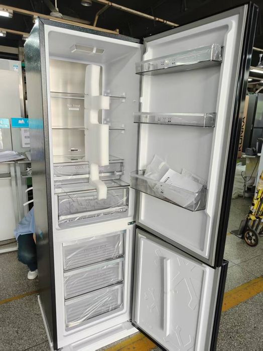 Продается двухкамерный холодильник AIWA 347, цвет стальной