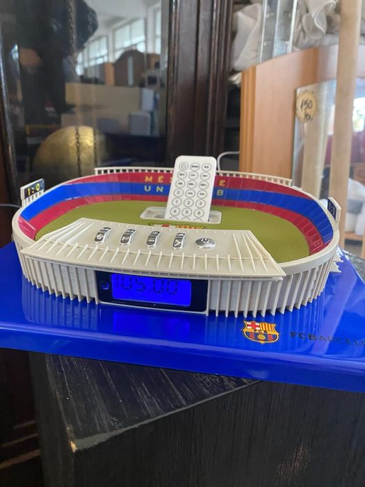 Vand  radio cu ceas,model teren fotbal