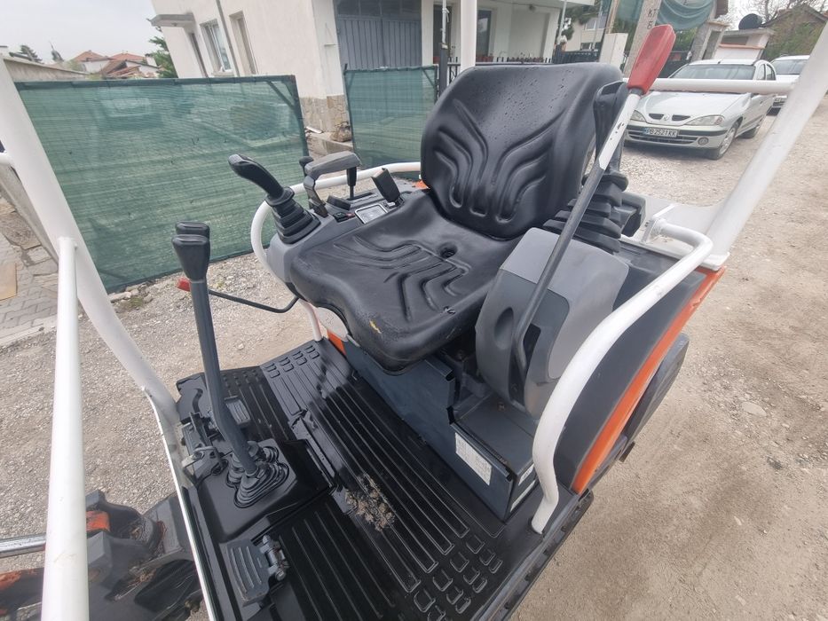 Багер Kubota KX36-3 и пътеки