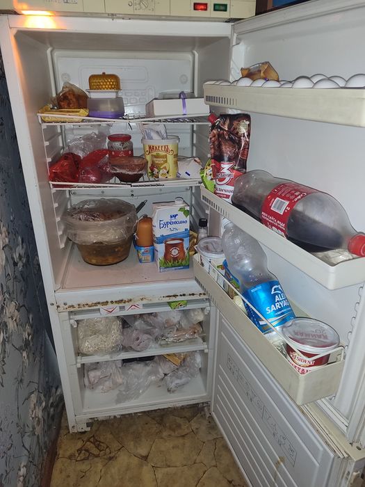 Продам двухкамерный холодильник Снайге.