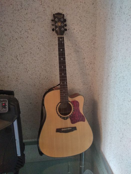 Akustik gitara holati a'lo darajada