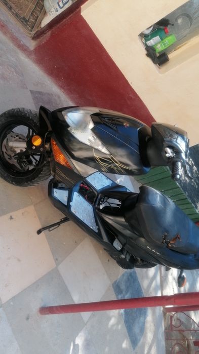Vînd scuter perfect funcțional preț 700 de lei 0742931049