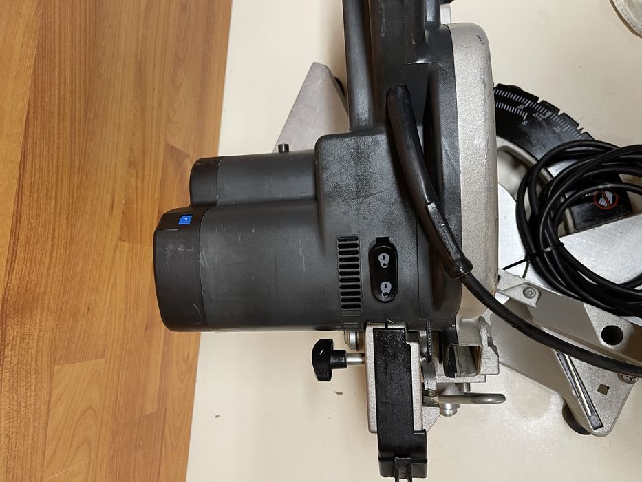 Circular taiere la unghi Elu variator