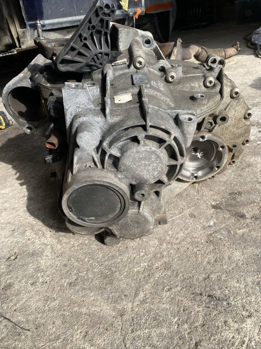 Скоростна кутия пасат б7 NFU отлична 2012г