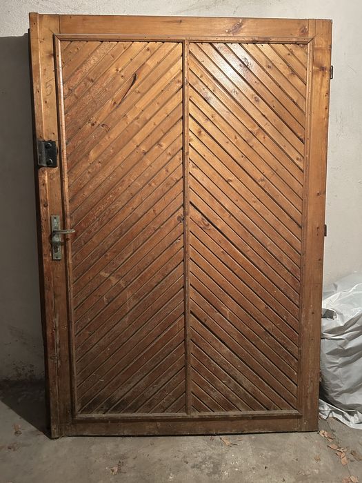 Продавам гаражни врати