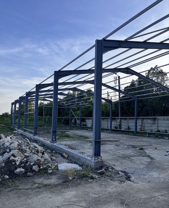 Vand hale si structuri metalice la preturi accesibile