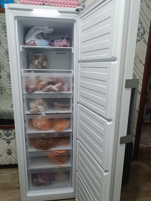 Срочно продам морозилку