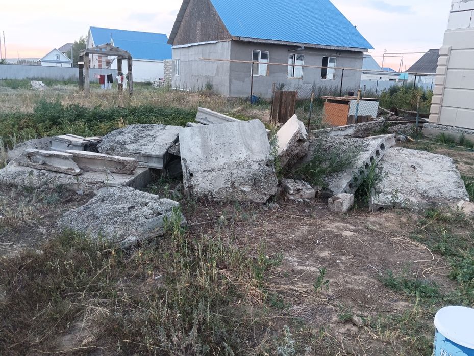 Бетонные блоки отдам даром