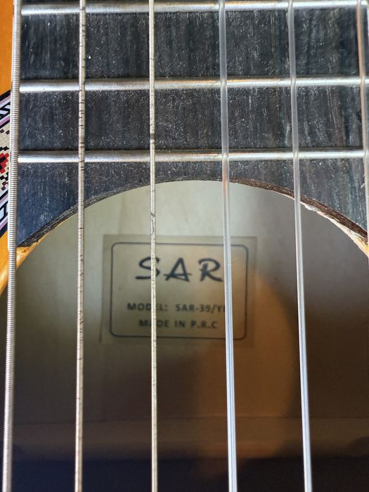 Gitara professional SAR sotiladi holati ideal