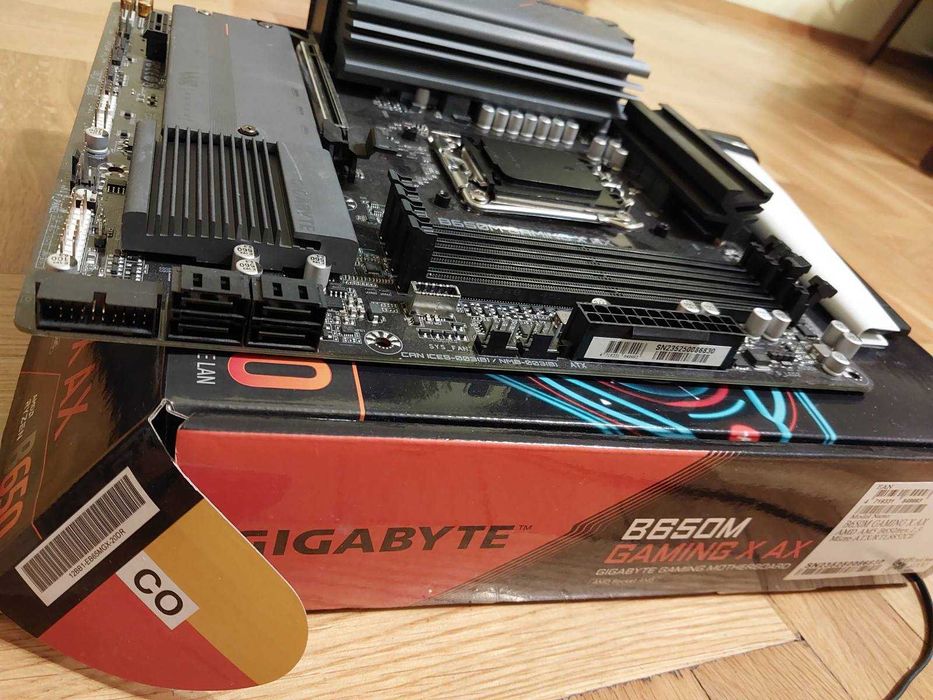 AMD Ryzen 7 9800X3D + Gigabyte B650M Gaming X AX Wi-Fi rev.1.3