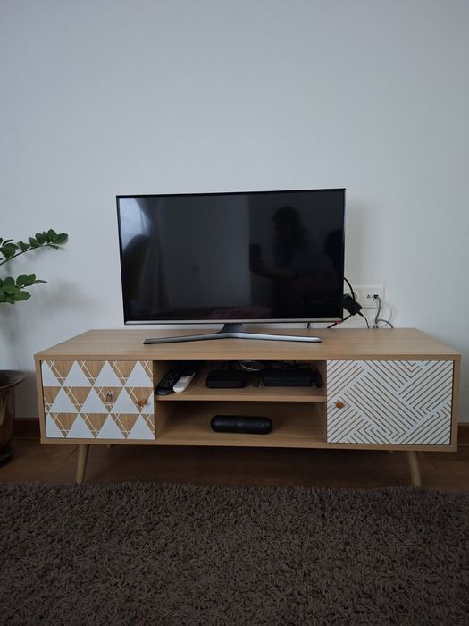Телевизионен шкаф