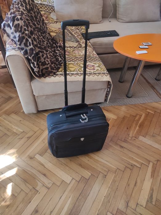 Черна бизнес чанта