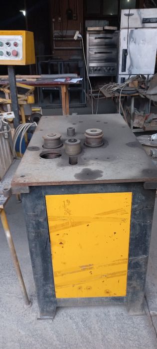 Станок для обработки профильных труб.