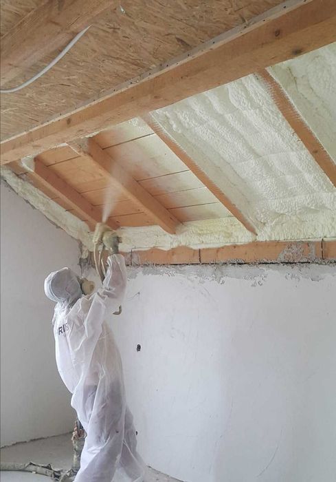 Spuma Poliuretanica + Hidroizolatii