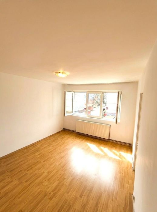 Apartament 2 camere Carei - 34.500€ , etajul 2 , 41,5 m2 utili .
-