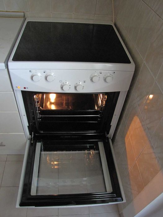 Готварска печка Gorenje EC7705W с мултифункционална фурна