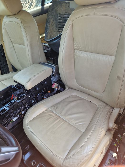 Dezmembrez jaguar xf