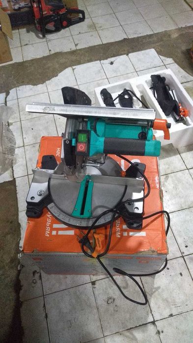 Торцовочная пила. Универсальная. БУ.