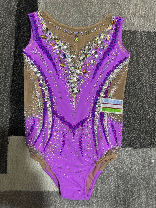 Яркий красивый купальник для художественной  гимнастики. гимнастик