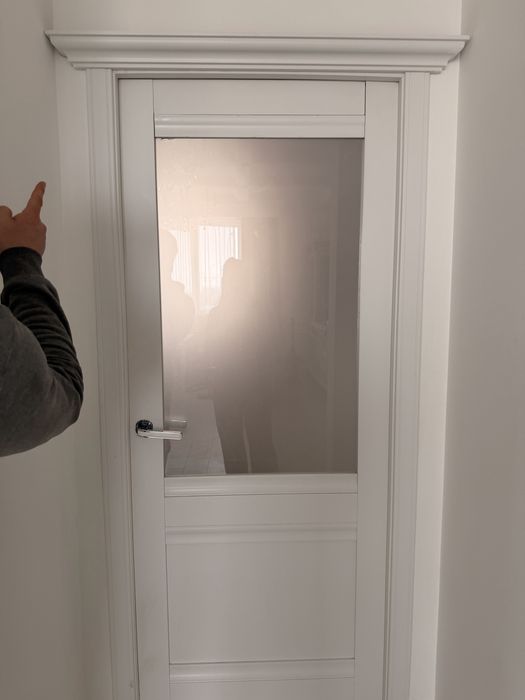 Продаются двери.