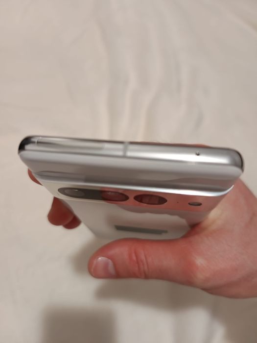 Google Pixel 7 Pro - 256GB + 2 încărcătoare wireless