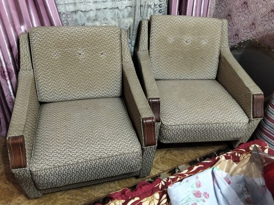 Отдам диван с креслами