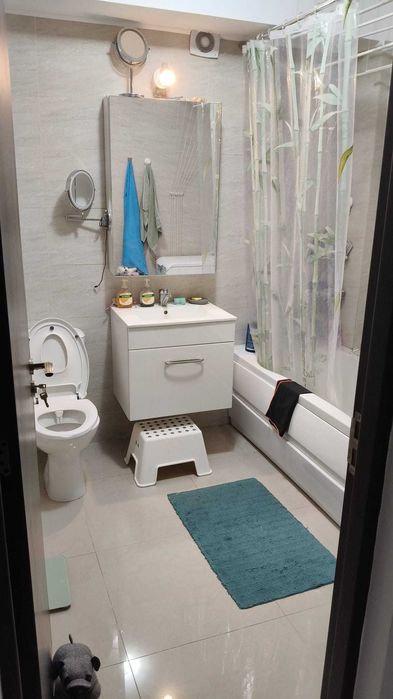 Apartament 2 camere cu parcare proprie si curte privata a blocului