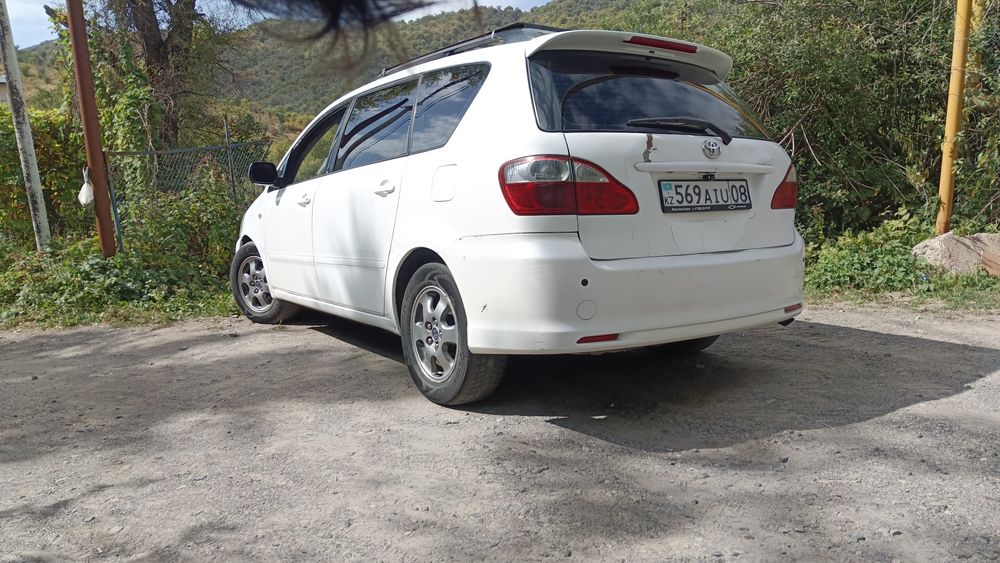 Тойота Авенсис Версо