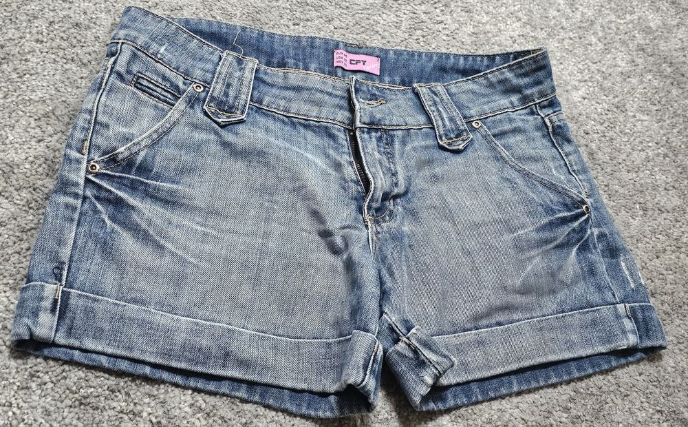 Blugi scurți albaștri